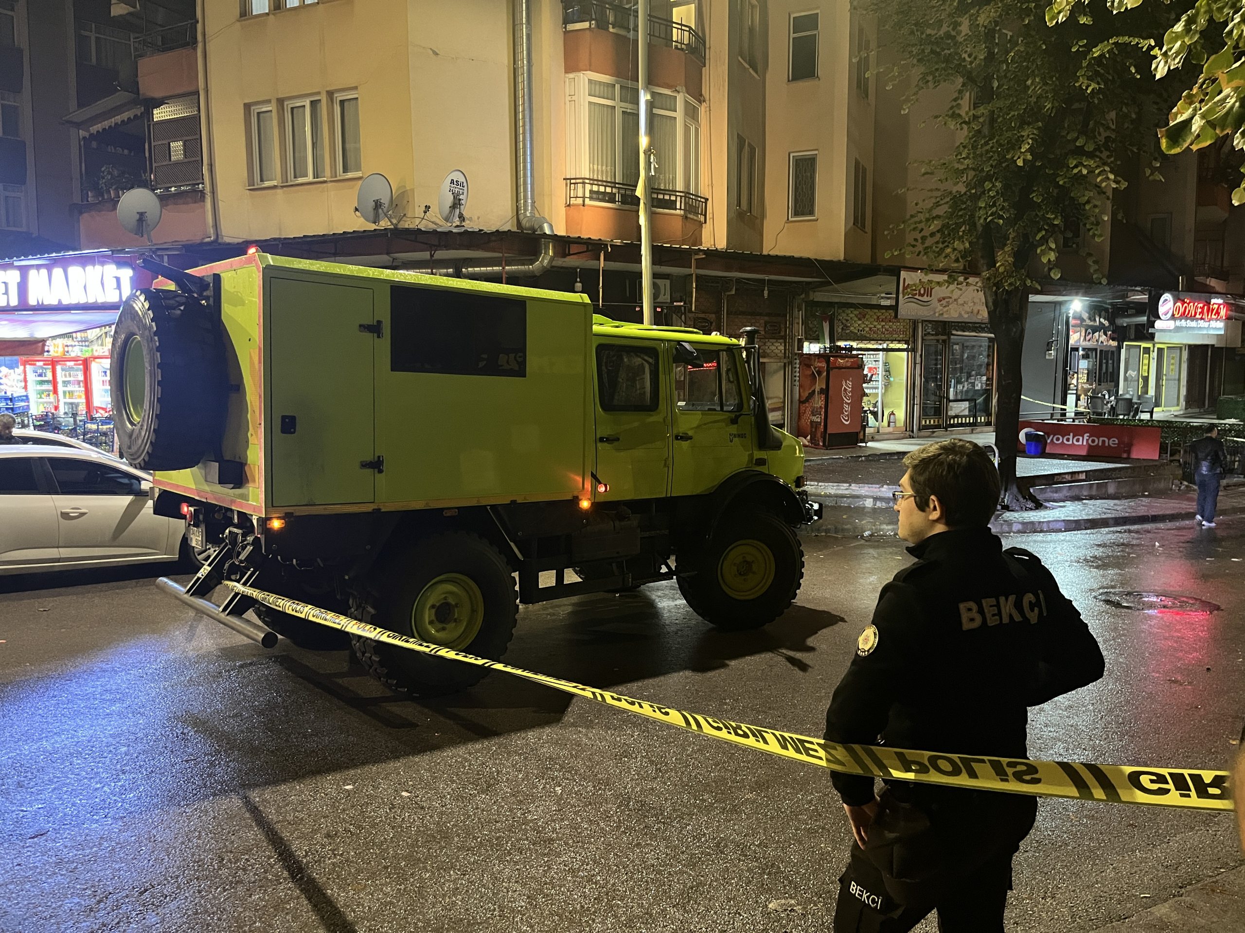   Kocaeli’nin İzmit ilçesinde jiletle kendine zarar veren ve çevresindekilere