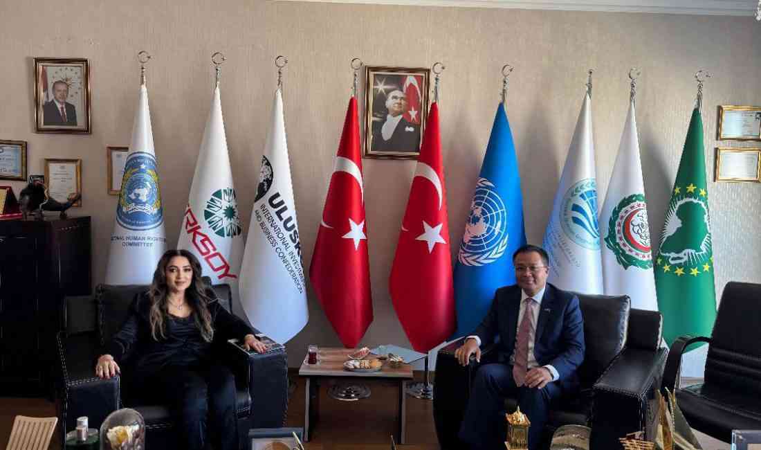 Kamboçya Cumhuriyeti Büyükelçisi Sok Chea ve ticari ataşesi Keo Buntheng,