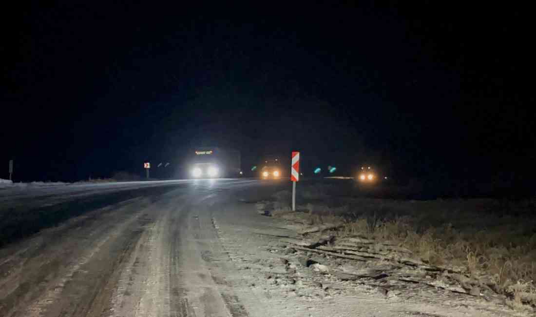 Ardahan’ın yüksek kesimlerinde etkili olan kar yağışı ve buzlanma, ulaşımda