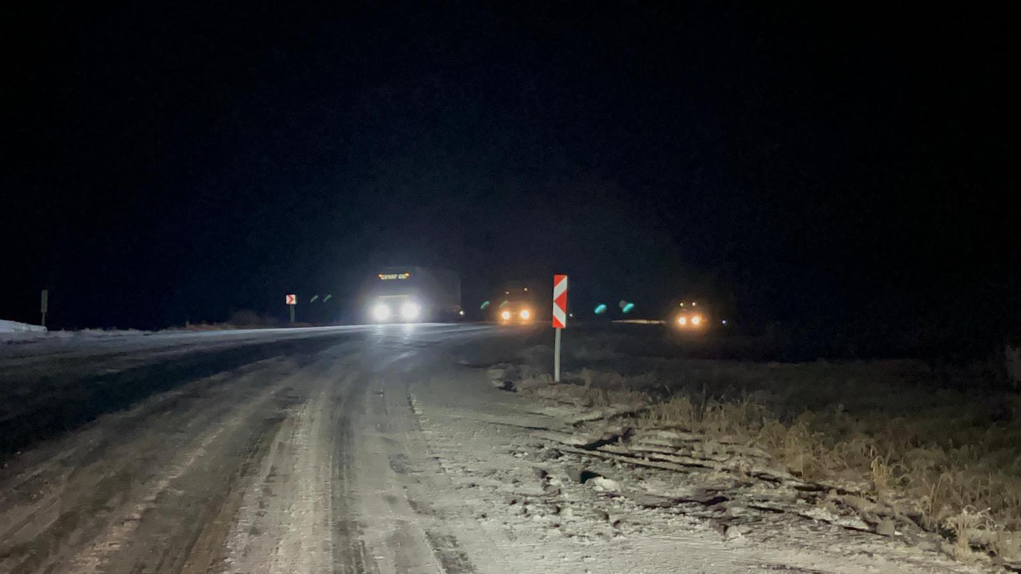 Ardahan’ın yüksek kesimlerinde etkili olan kar yağışı ve buzlanma, ulaşımda