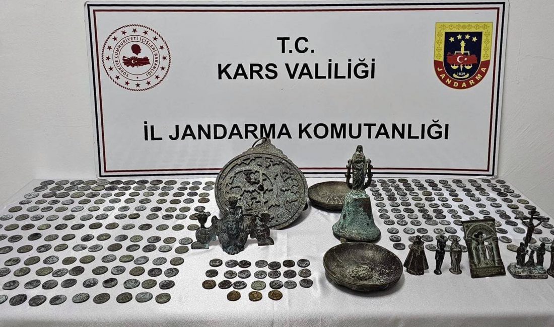 Kars’ın Sarıkamış ilçesinde, tarihi eser niteliğindeki objeleri satmaya çalışan beş