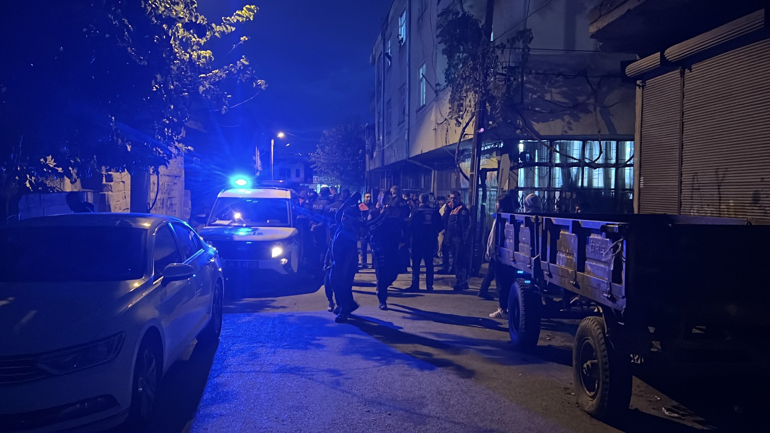   Kayseri’nin Melikgazi ilçesinde, bir bakkalda iki grup arasında “yan