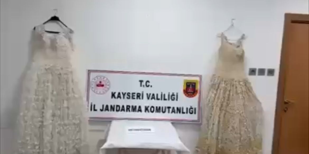   Kayseri’de jandarma ekiplerinin düzenlediği operasyonda, bir takside yapılan aramada