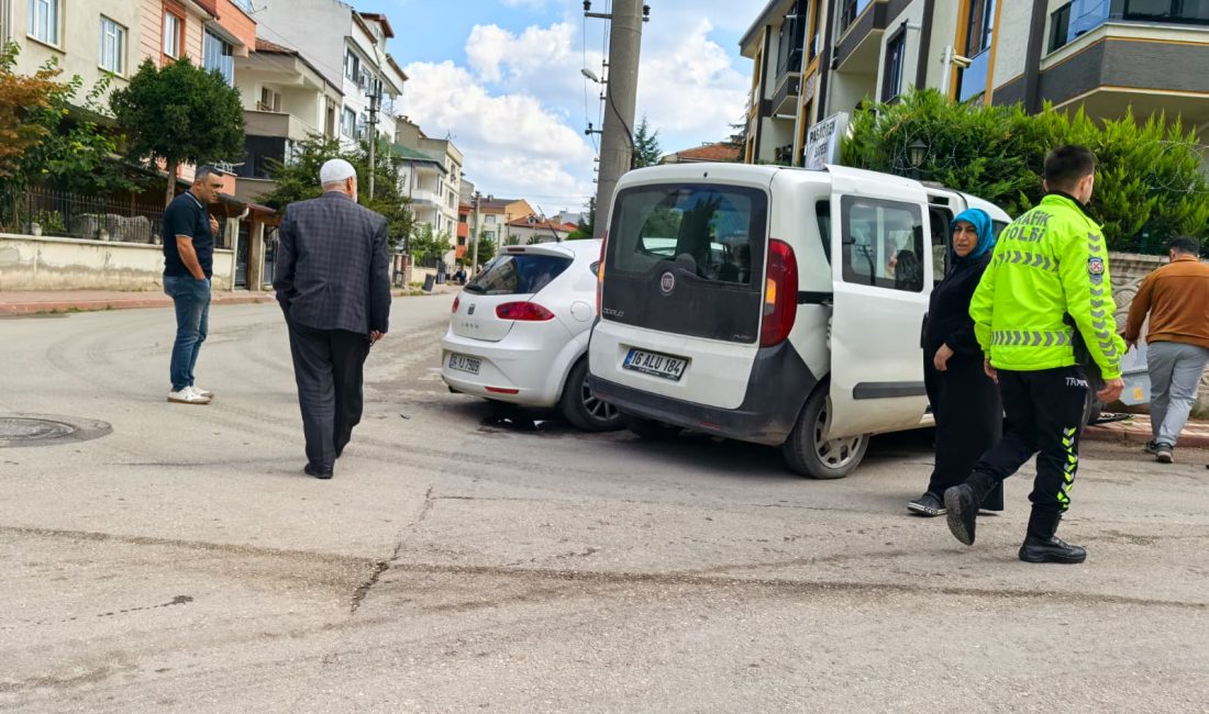 Bursa’nın İnegöl ilçesinde hafif ticari araç ile otomobilin çarpışması sonucu