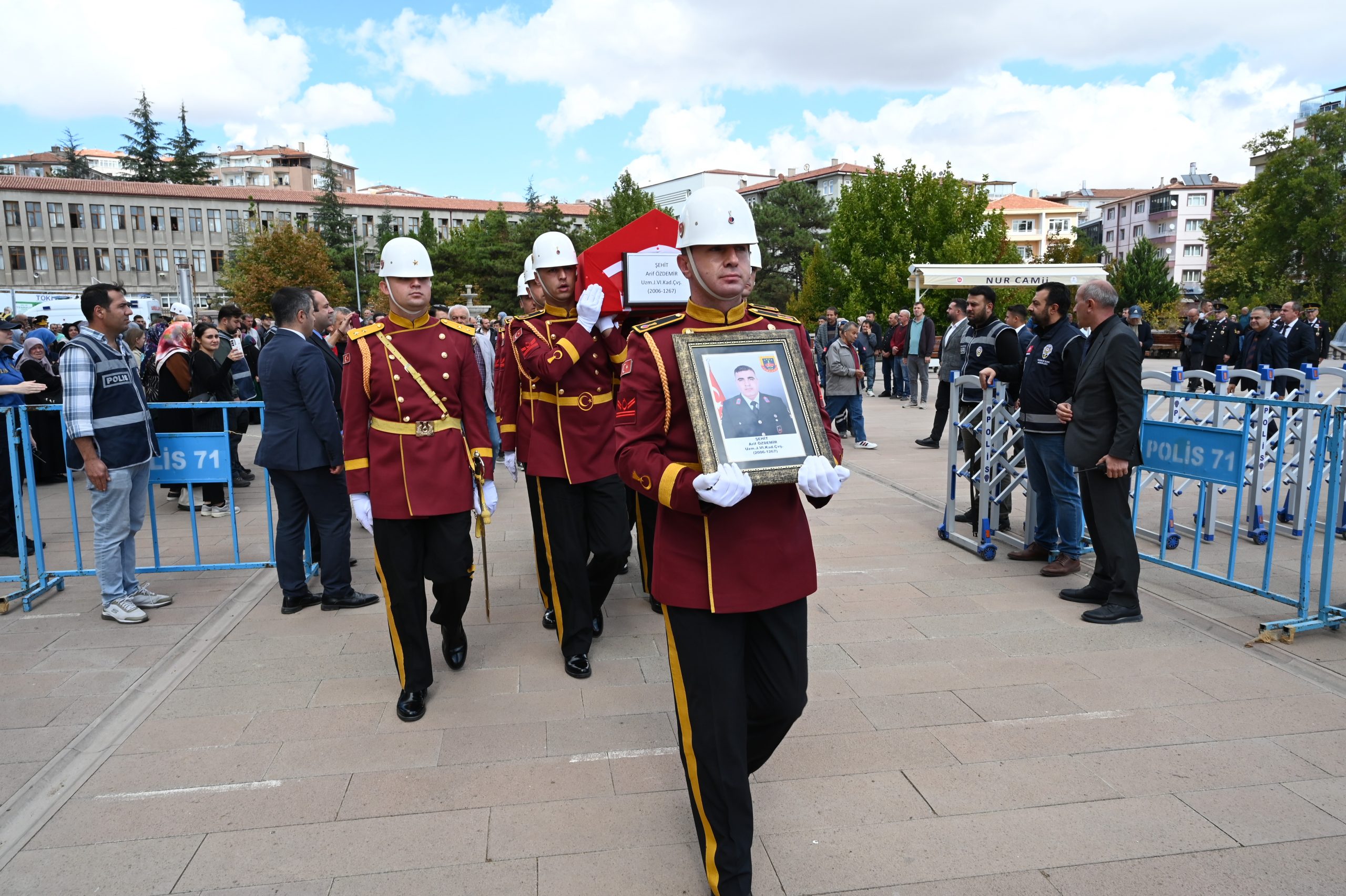 Aksaray’ın Ortaköy ilçesinde jandarma minibüsüne başka bir minibüsün arkadan çarpması