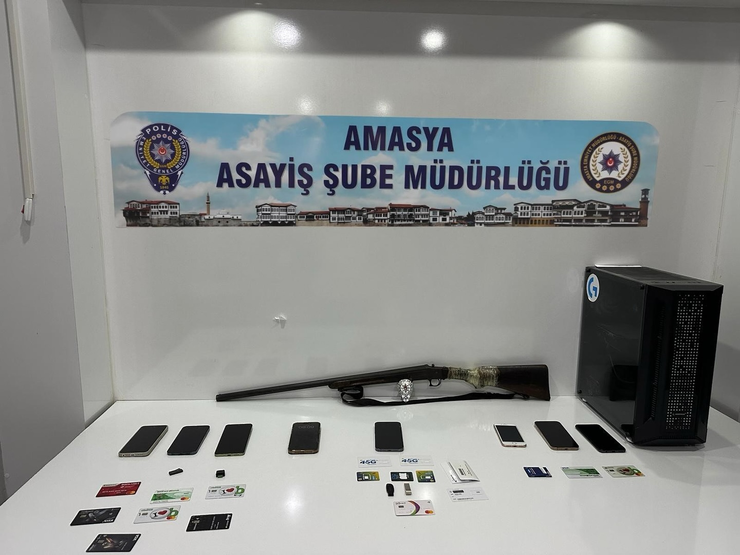 Amasya ve Mersin’de kendilerini avukat olarak tanıtıp sosyal medya üzerinden
