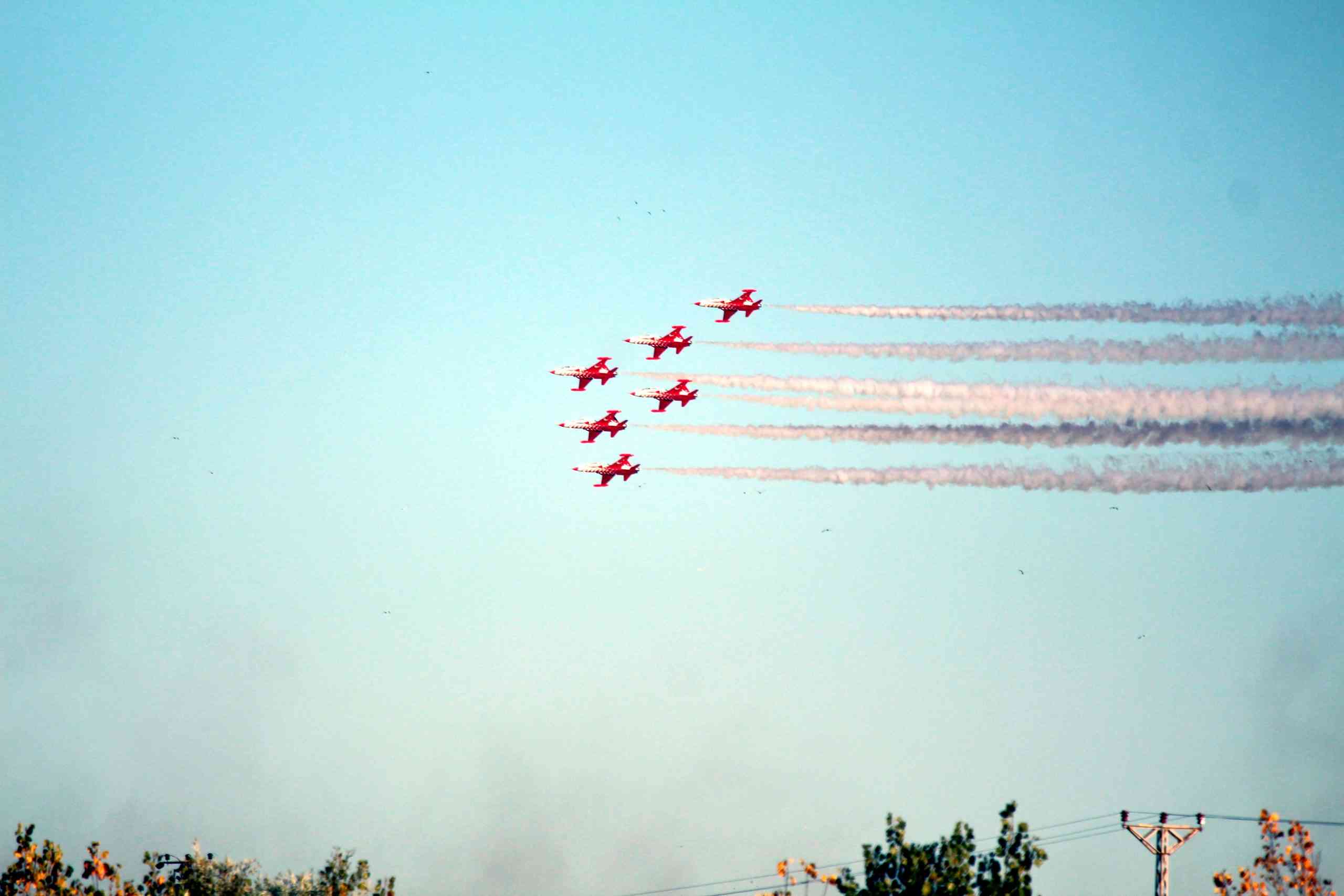 Kırklareli’de, Cumhuriyet’in 102’nci yılı kutlamaları kapsamında Türk Hava Kuvvetleri’nin akrobasi