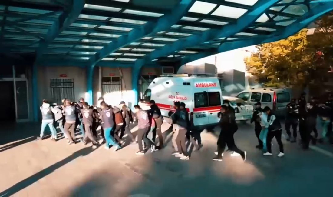 Konya Merkezli Üç İlde “Medyum” Dolandırıcılığı Operasyonu: 11 Şüpheli Tutuklandı Konya merkezli üç ilde düzenlenen operasyonda, sosyal medya üzerinden kendilerini