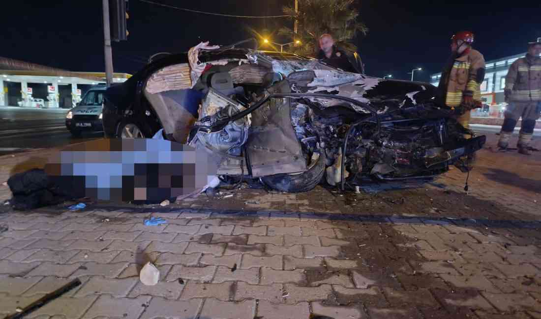 Manisa’nın Turgutlu ilçesinde TIR ile otomobilin çarpışması sonucu meydana gelen