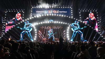 Mardin Kültür Yolu Festivali’ne Günde 30 Bin Kişi Katılıyor Mardin’de bu yıl ilk kez düzenlenen Kültür Yolu Festivali, tarihi