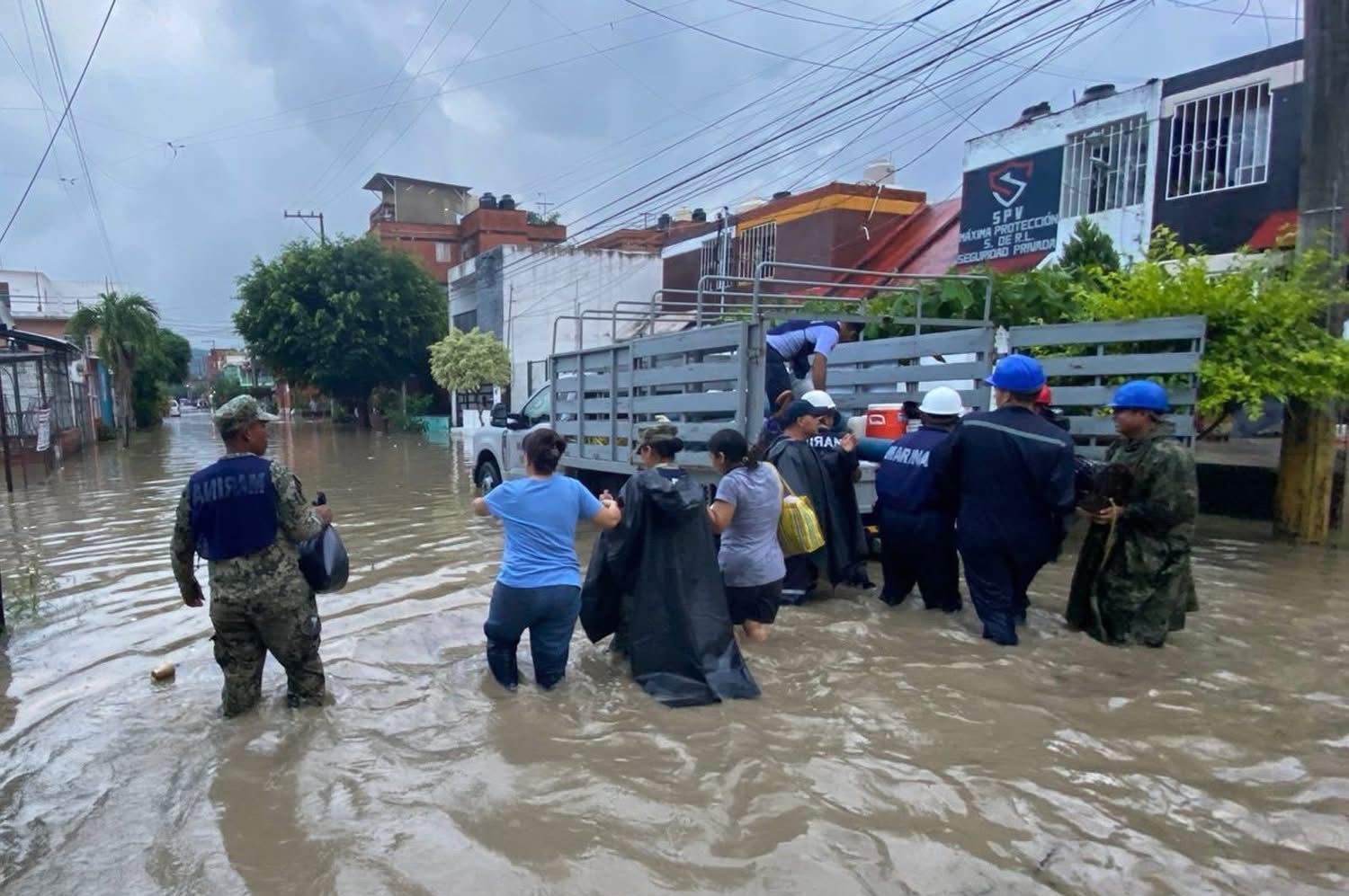   Meksika’da etkili olan şiddetli yağışların yol açtığı sel felaketinde