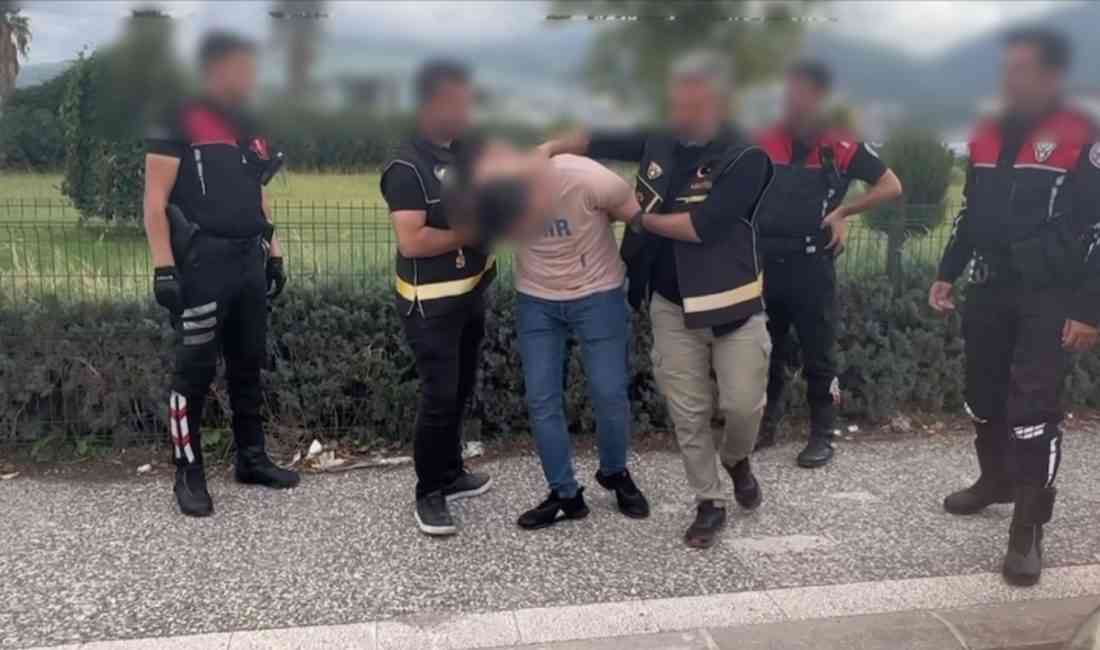 Mersin’de ziynet eşyası dolandırıcılığı yaptığı belirlenen H.Y., kaçmaya çalışırken Osmaniye’de