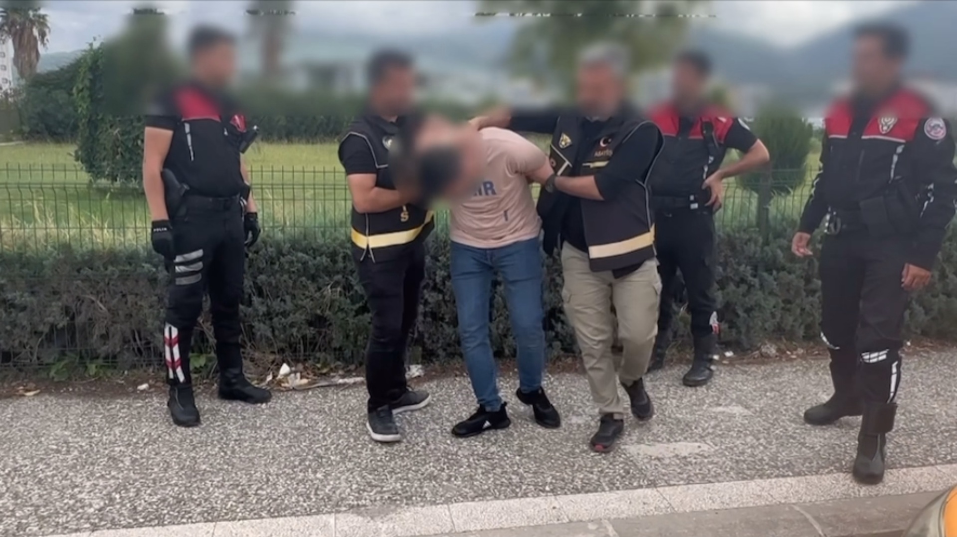 Mersin’de ziynet eşyası dolandırıcılığı yaptığı belirlenen H.Y., kaçmaya çalışırken Osmaniye’de