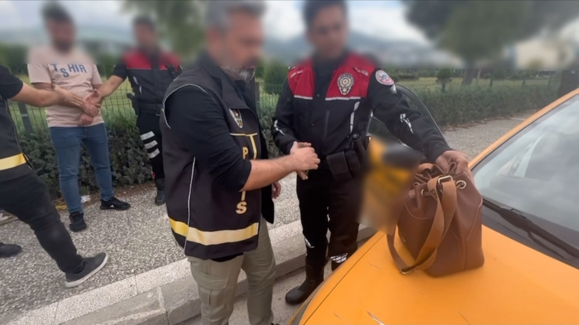 Mersin’de ziynet eşyası dolandırıcılığı yaptığı belirlenen H.Y., kaçmaya çalışırken Osmaniye’de