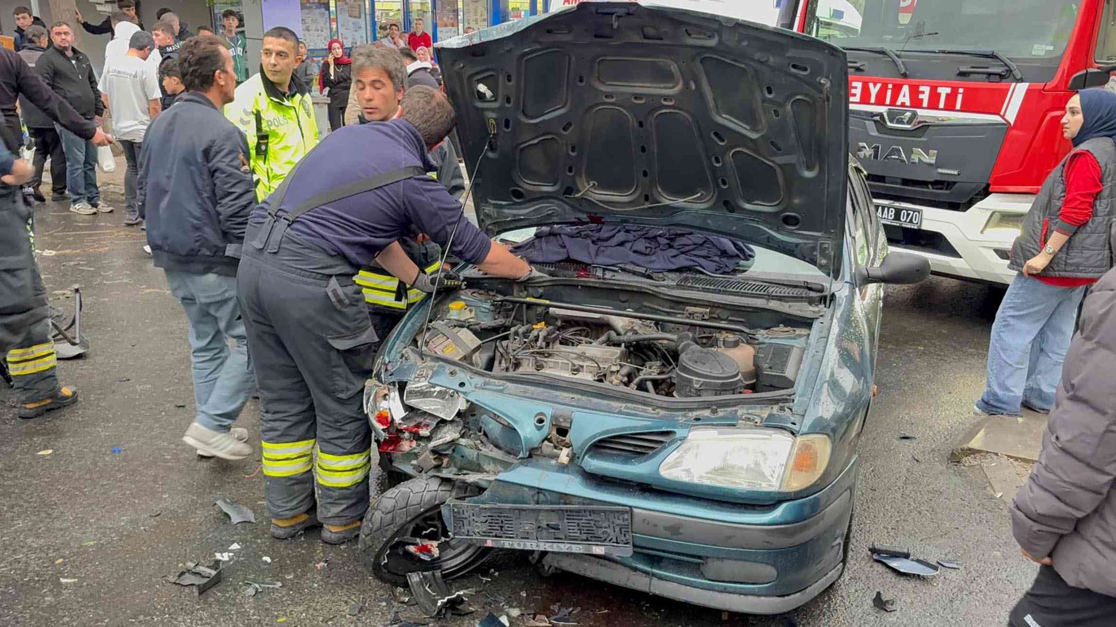 Tekirdağ’ın Çorlu ilçesinde otomobil ile motosikletin çarpıştığı kazada 2 kişi