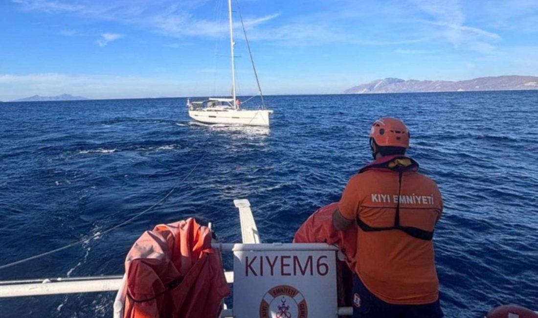   Muğla’nın Akçalı Adası açıklarında motor arızası nedeniyle sürüklenen yelkenli