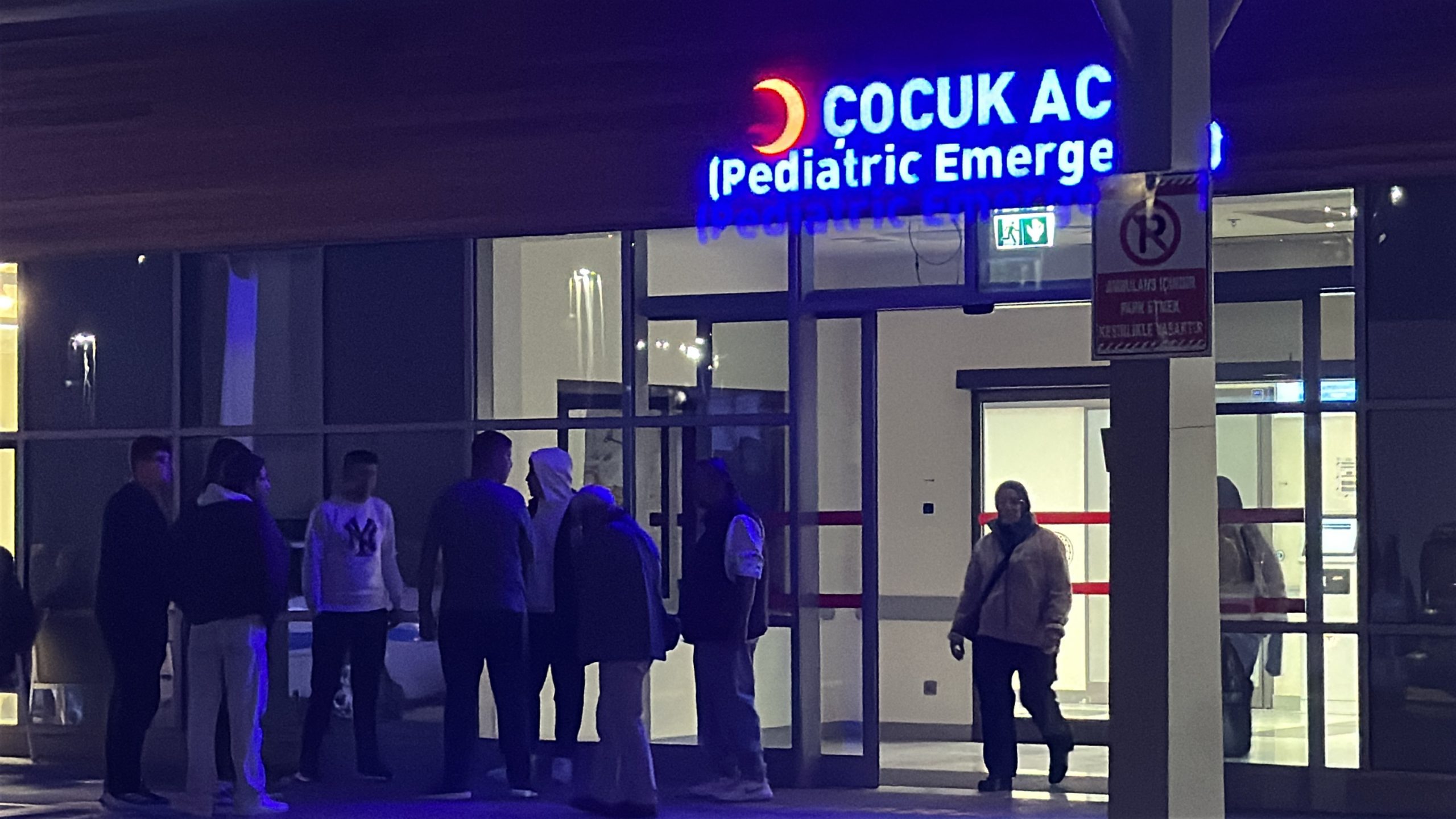 Kütahya’da, okul gezisinden dönen 17 lise öğrencisi yedikleri akşam yemeğinin