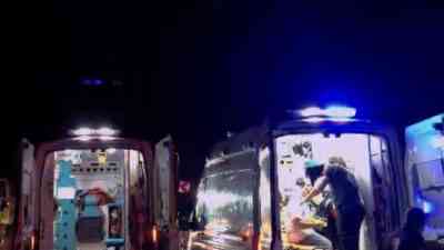 &nbsp; Bartın-Kurucaşile yolunda yağmur nedeniyle kayganlaşan yolda kontrolden çıkan otomobilin