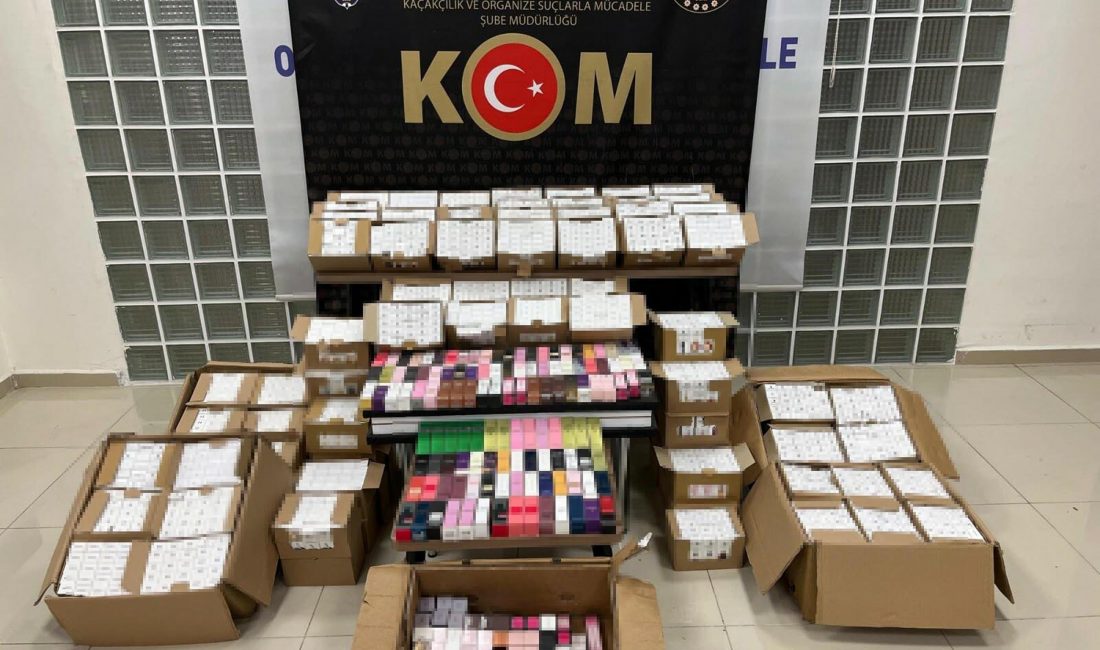 Manisa’da Otomobilden 2 Bin 710 Şişe Kaçak Parfüm Çıktı Manisa’nın Turgutlu ilçesinde polis ekiplerince durdurulan bir otomobilde 2 bin