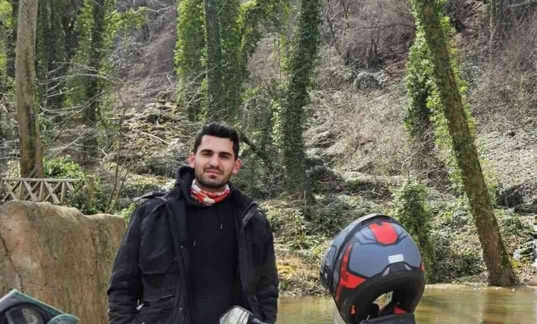 &nbsp; Mersin’in Tarsus ilçesinde meydana gelen trafik kazasında, motosikletin refüje