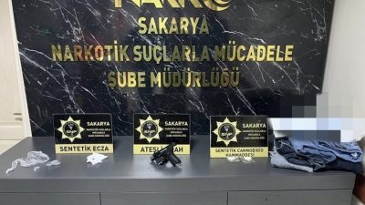   Sakarya’nın Erenler ilçesinde düzenlenen uyuşturucu operasyonunda anne ve oğlu,