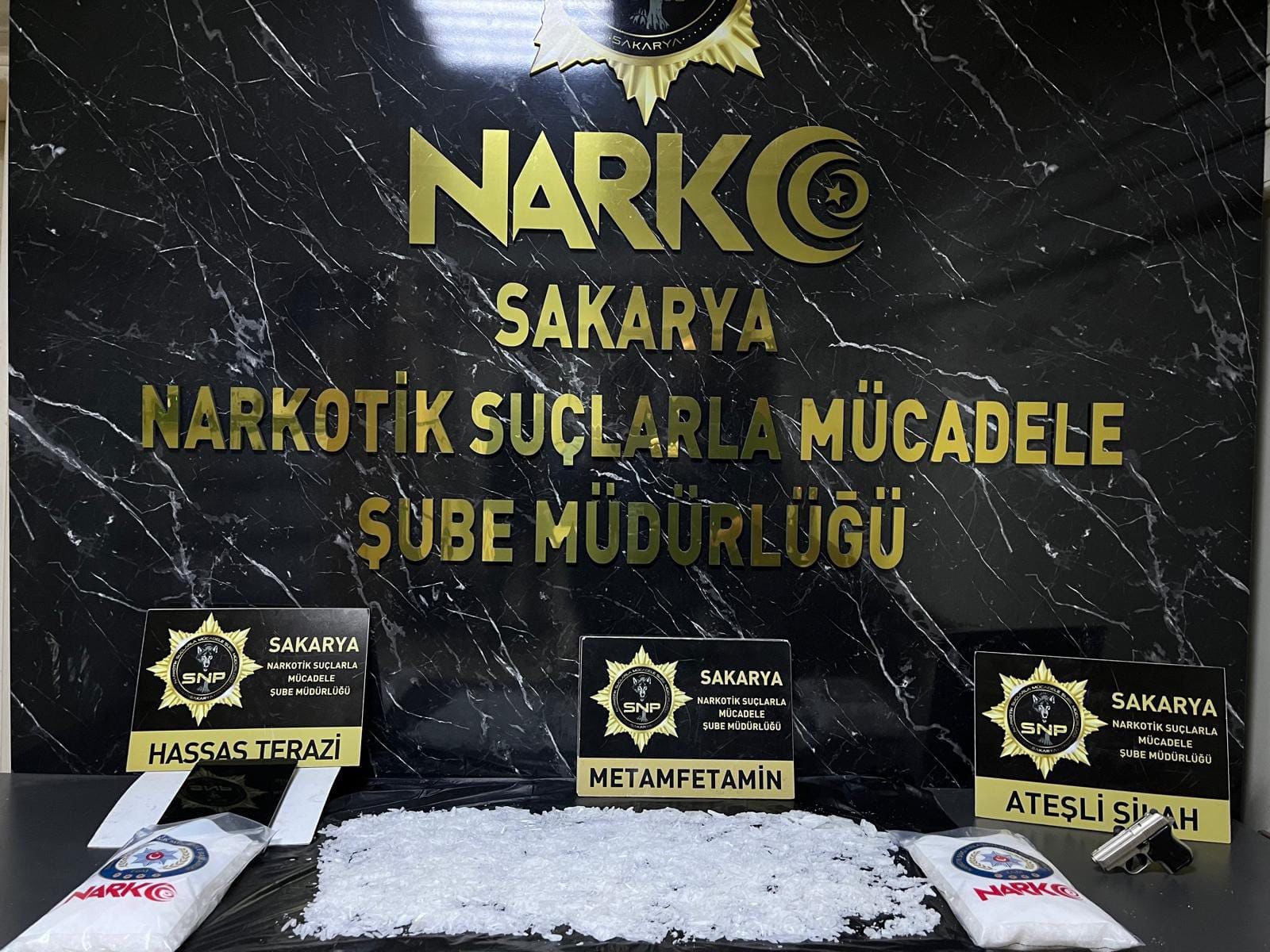   İstanbul’dan Sakarya’ya uyuşturucu sevkiyatı yapacağı tespit edilen iki şüpheli,