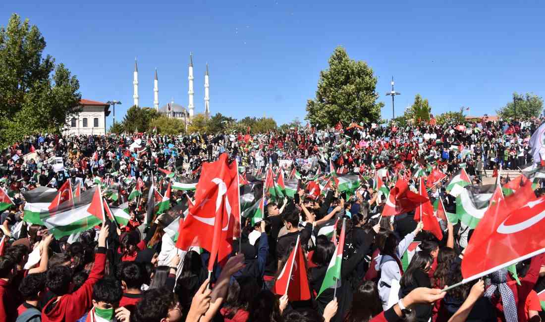 &nbsp; Sivas’ta öğrenciler ve sivil toplum kuruluşlarının katılımıyla, İsrail’in Gazze’ye