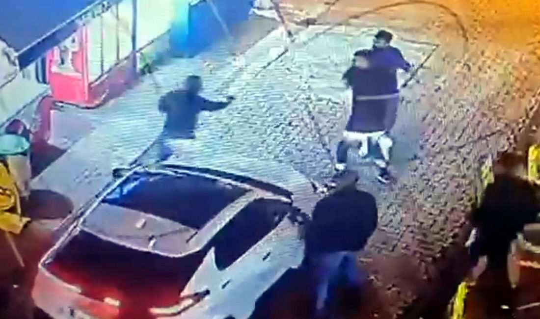 Çorlu’da Husumetli Gruplar Arasında Silahlı Kavga: 1 Ölü, 1 Yaralı Tekirdağ’ın Çorlu ilçesinde, motosiklet satışı nedeniyle aralarında husumet bulunan iki