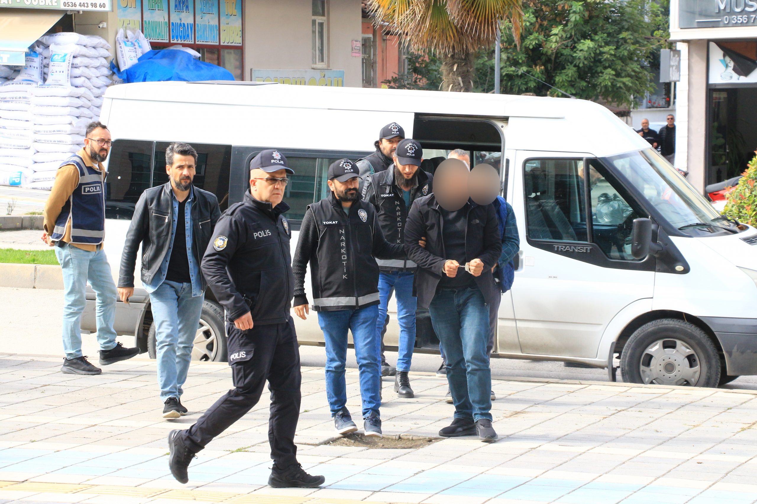 Tokat’ın Erbaa ilçesinde gerçekleştirilen uyuşturucu operasyonunda 3 şüpheli tutuklanarak cezaevine