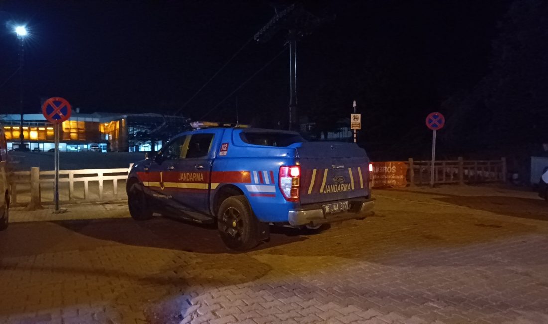Uludağ’da Ormanda Kaybolan 2 Kişi İçin Arama Kurtarma Çalışması Başlatıldı   Bursa’da Uludağ’a gezmeye giden 5 kişilik arkadaş grubundan 2