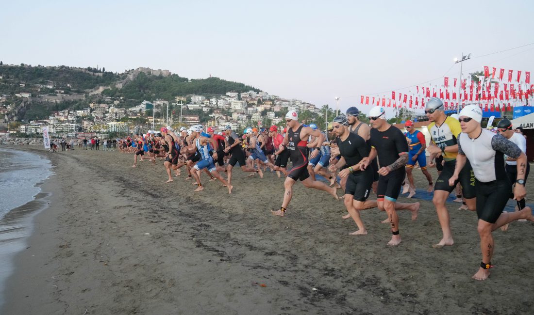 Alanya’da 34. Uluslararası Triatlon Heyecanı: 34 Ülkeden 565 Sporcu Yarıştı   Antalya’nın Alanya ilçesinde bu yıl 34’üncüsü düzenlenen Uluslararası Alanya