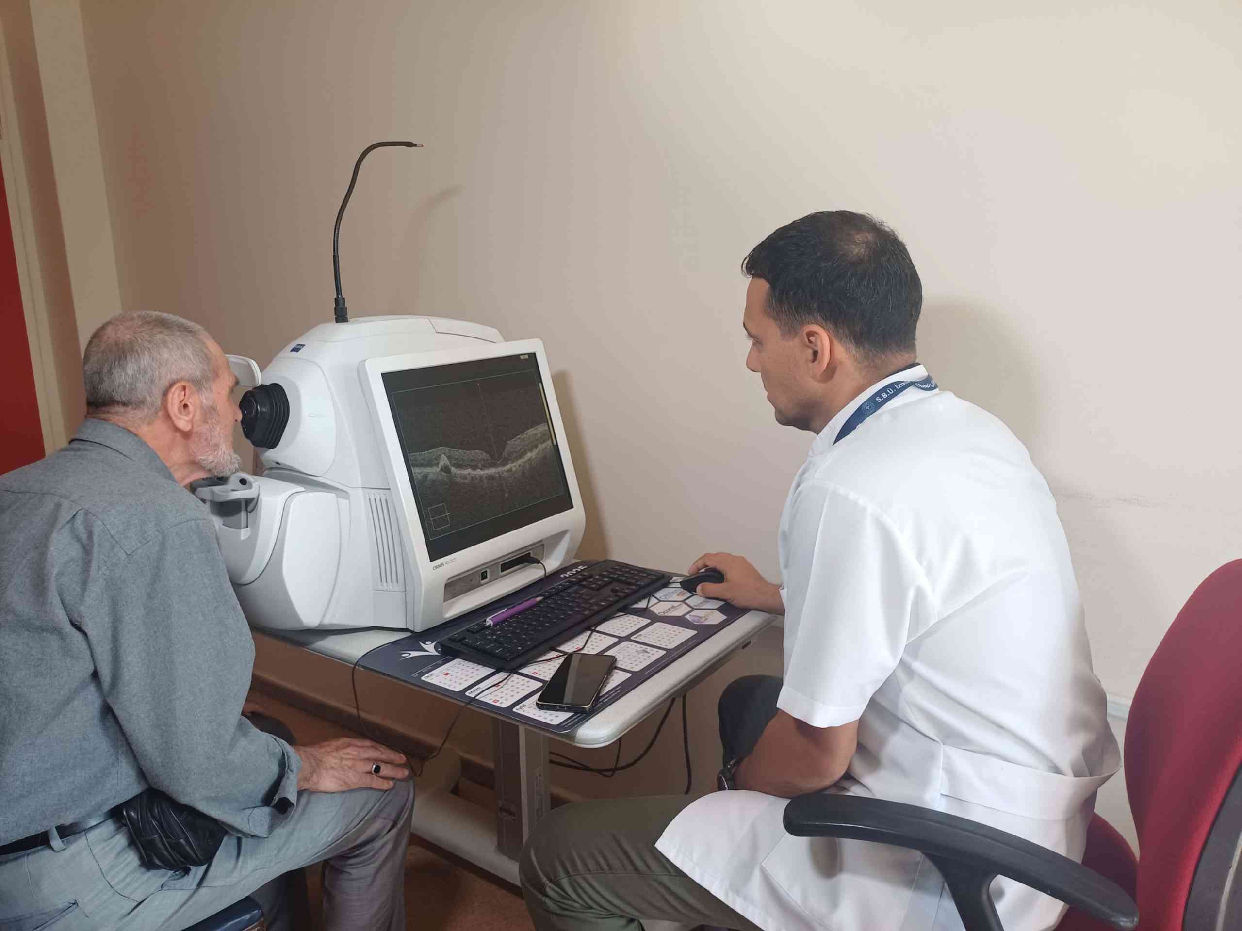 İzmir Bozyaka Eğitim ve Araştırma Hastanesi Göz Hastalıkları Uzmanı Dr.