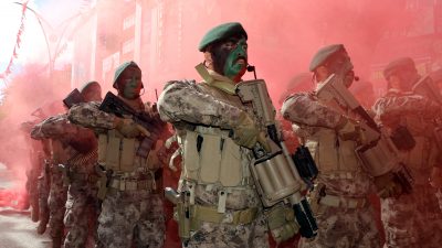 Van’da 29 Ekim Cumhuriyet Bayramı, Cumhuriyet Caddesi’nde Valilik binası önünde