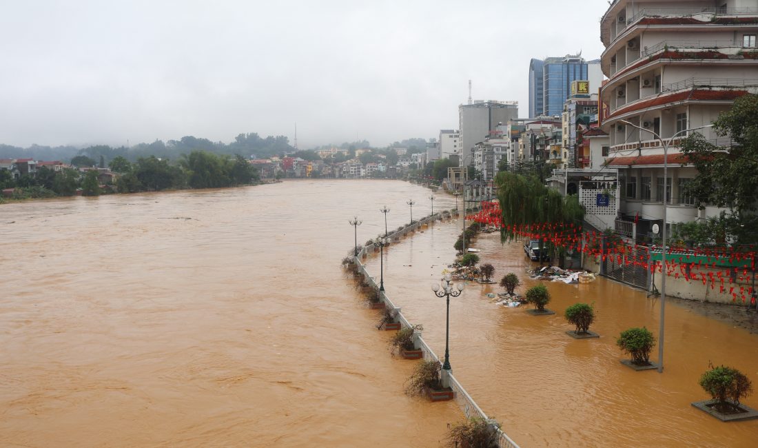 Vietnam’da Şiddetli Yağış Felaketi: 10 Kişi Hayatını Kaybetti Vietnam’da etkili olan şiddetli yağışların yol açtığı sel felaketinde 10