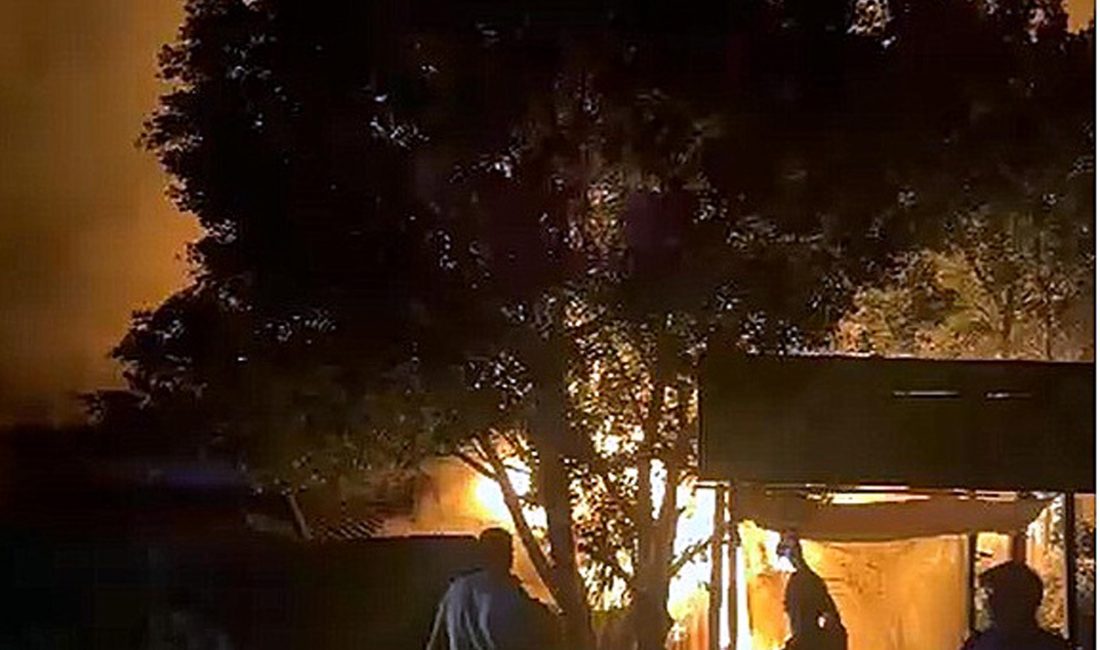 Muğla Akyaka’da Balık Restoranı Yangında Küle Döndü Muğla’nın Ula ilçesine bağlı Akyaka Mahallesi’nde bulunan bir balık restoranı