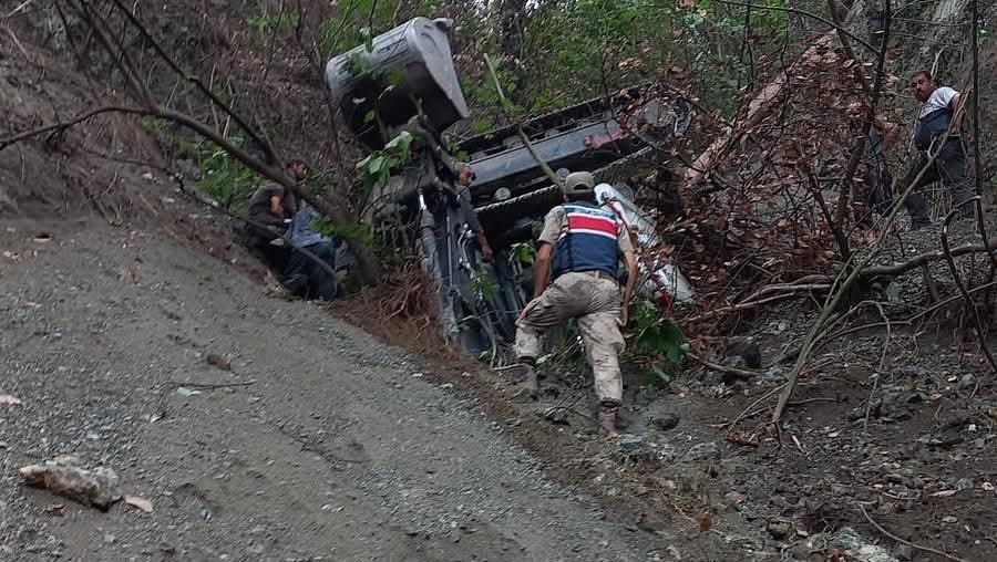   Hatay’ın Dörtyol ilçesinde yol açma çalışması sırasında iş makinesinin