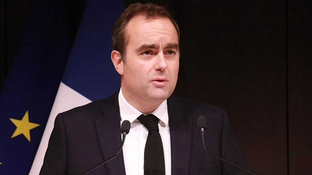 Fransa Cumhurbaşkanı Emmanuel Macron, hafta başında başbakanlık görevinden istifa eden