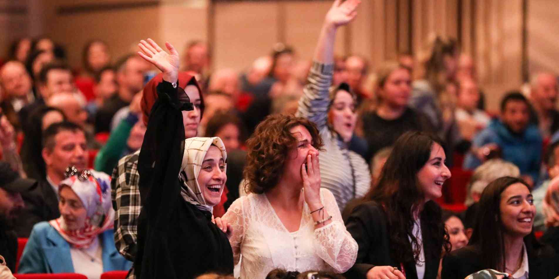 Öğretmen adayları için beklenen gün geldi. 15 bin sözleşmeli öğretmen