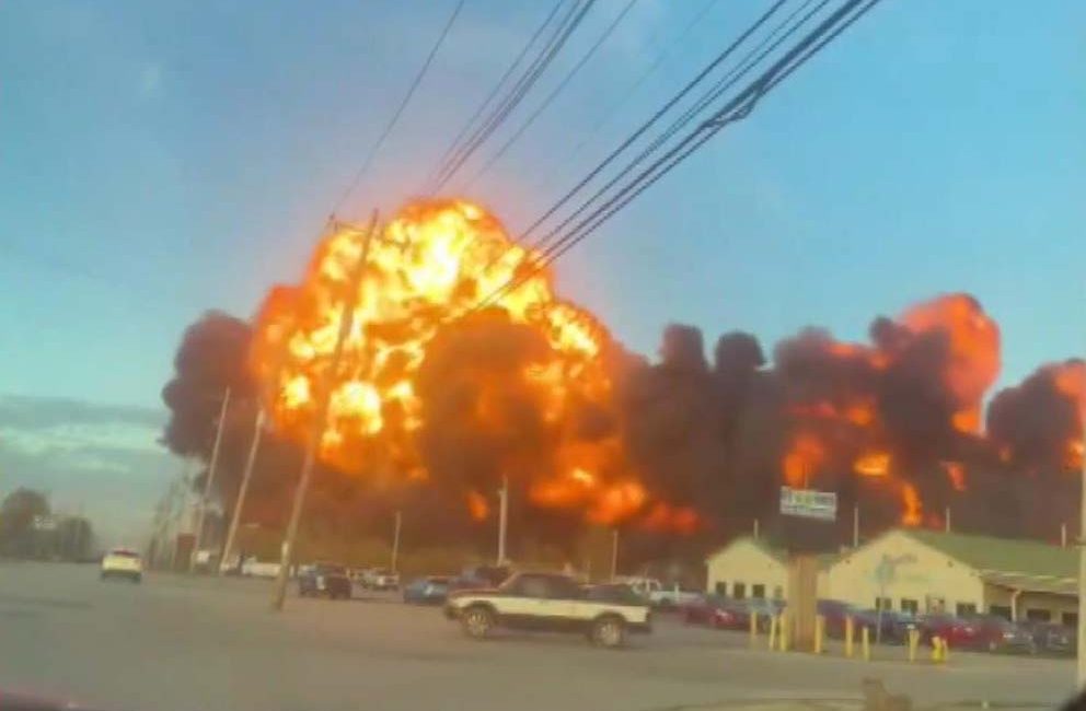   ABD’nin Kentucky eyaletine bağlı Louisville kentinde kargo uçağı kalkıştan