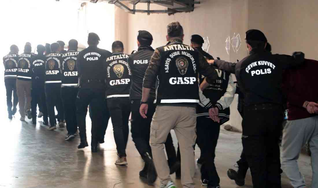 &nbsp; Sosyal Medyadan Tuzak, Mekanda Fahiş Hesap: 16 Şüpheli Tutuklandı