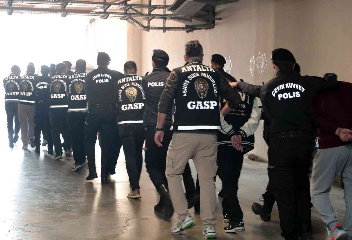 &nbsp; Sosyal Medyadan Tuzak, Mekanda Fahiş Hesap: 16 Şüpheli Tutuklandı