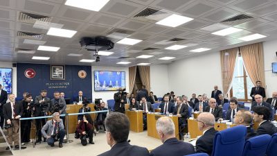   Hazine ve Maliye Bakanı Mehmet Şimşek, vergi ve harçlardaki