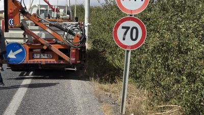   Ulaştırma ve Altyapı Bakanı Abdulkadir Uraloğlu, kara yollarında hız