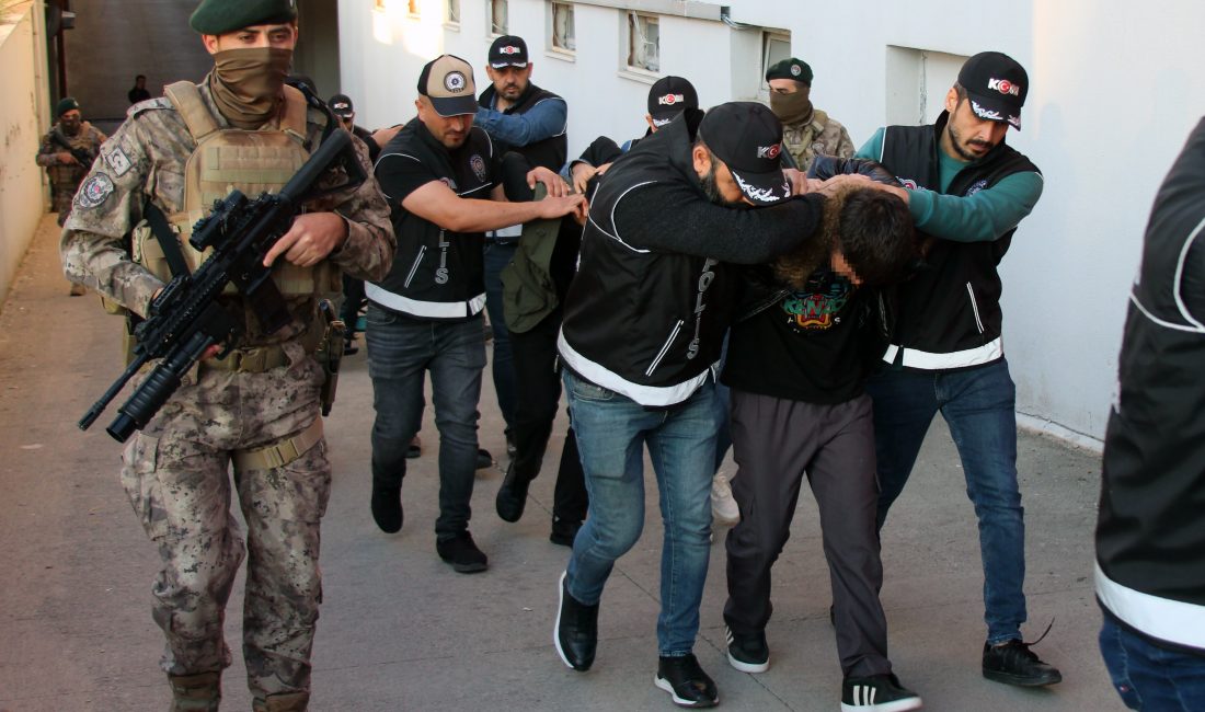   Firari Üyeler ve Yardımcıları Konya’da Otomobillerinde Yakalandı Adana’da ‘Bayğaralar’