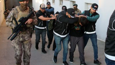   Firari Üyeler ve Yardımcıları Konya’da Otomobillerinde Yakalandı Adana’da ‘Bayğaralar’