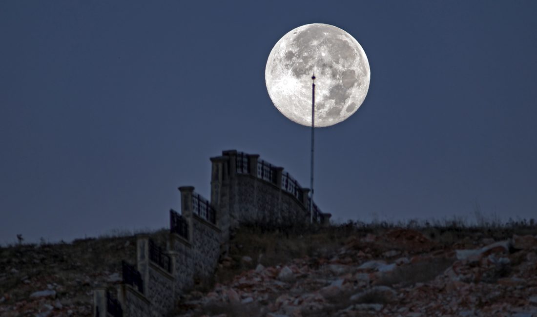   Kasım ayına ait dolunay, yani “Süper Ay” olarak adlandırılan