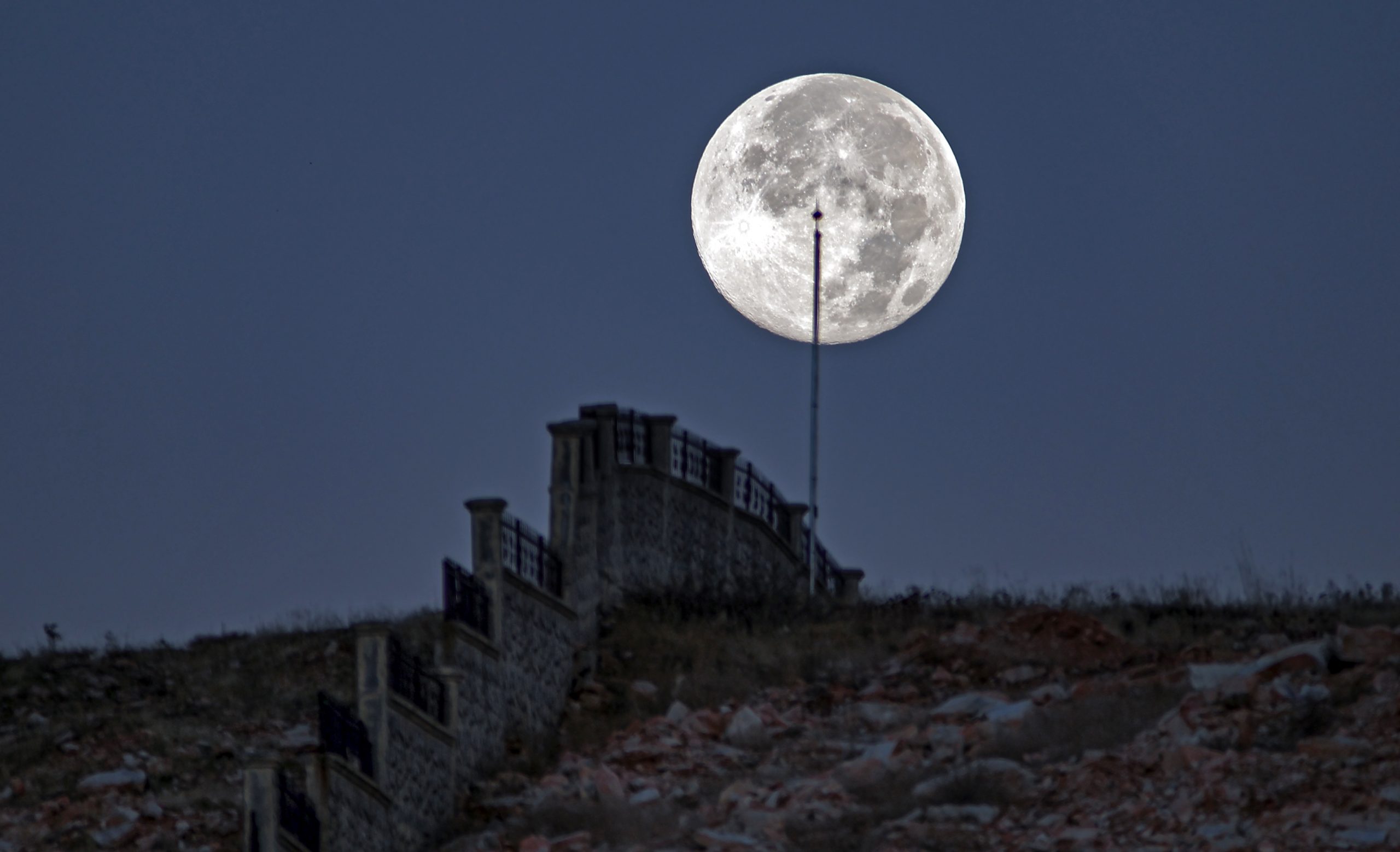   Kasım ayına ait dolunay, yani “Süper Ay” olarak adlandırılan