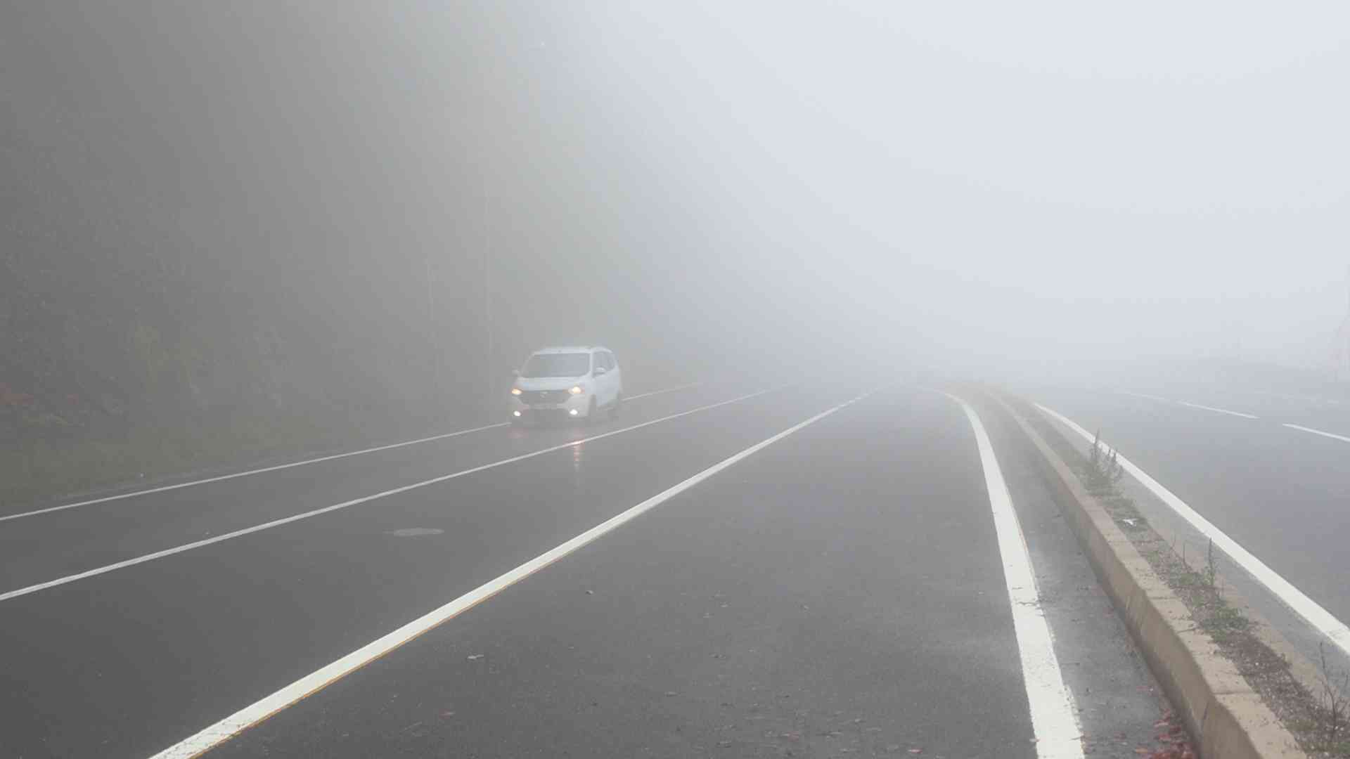 &nbsp; Bolu Dağı’nda Sürücüler Zor Anlar Yaşadı Bolu Dağı’nda, D-100