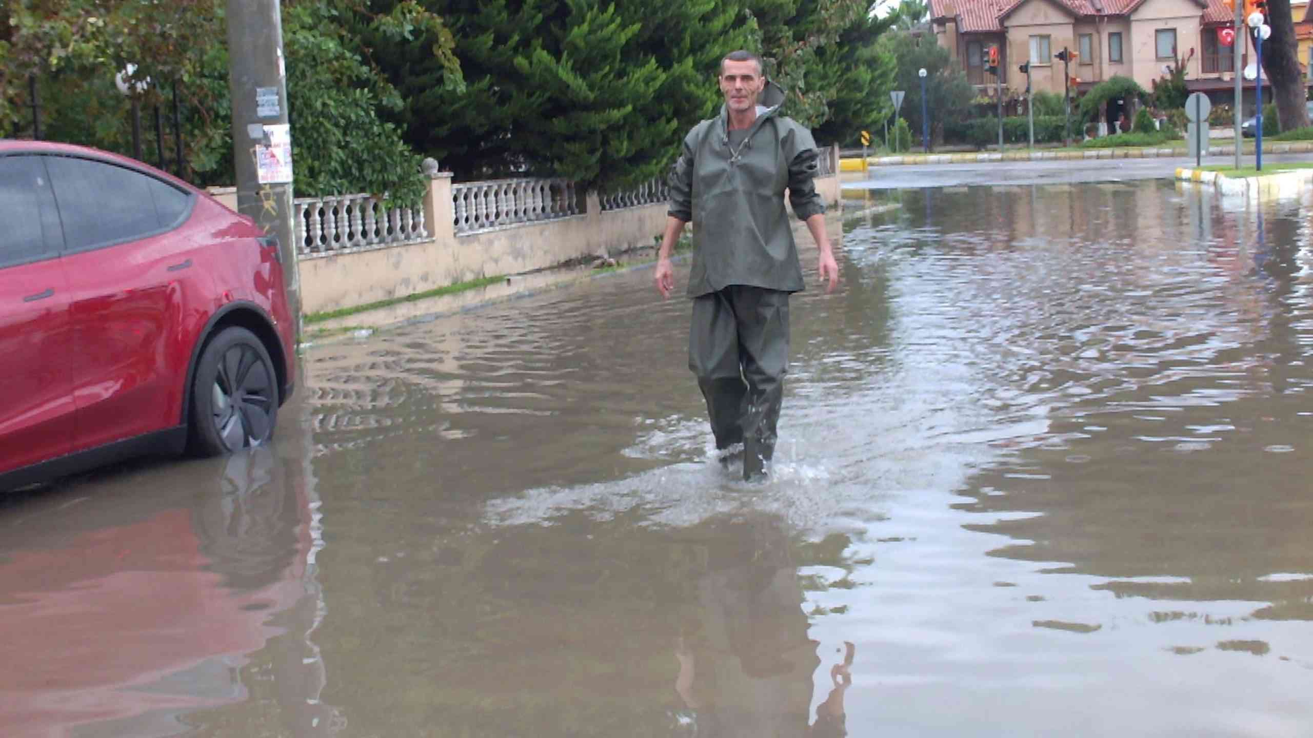 &nbsp; Sağanak Yağış Neden Olduğu Felaketi Aşmak İçin Çalışmalar Sürüyor