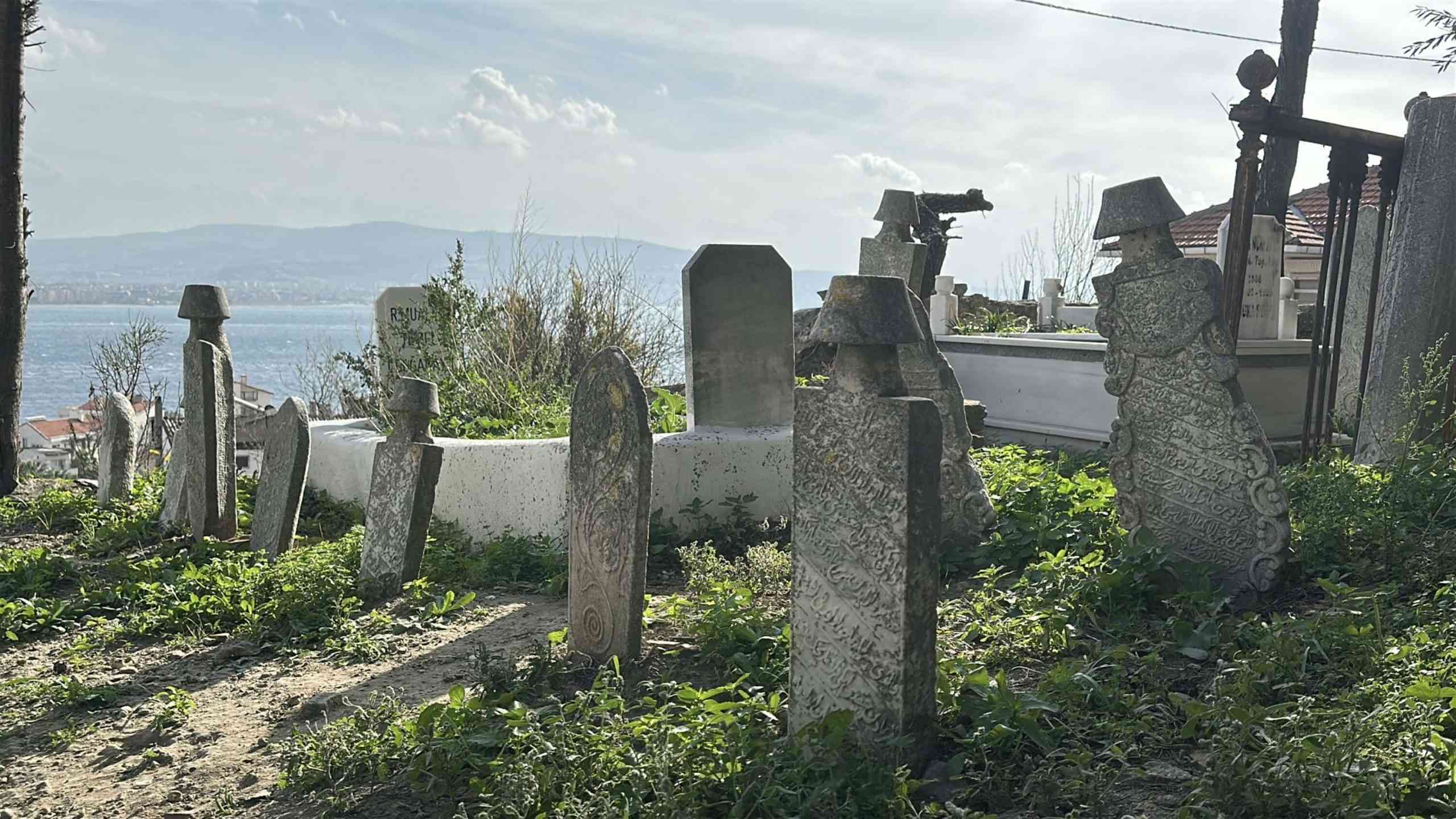 &nbsp; 829 Mezar Taşı ve 67 Kitabe Fotoğraflanıp Günümüz Türkçesine